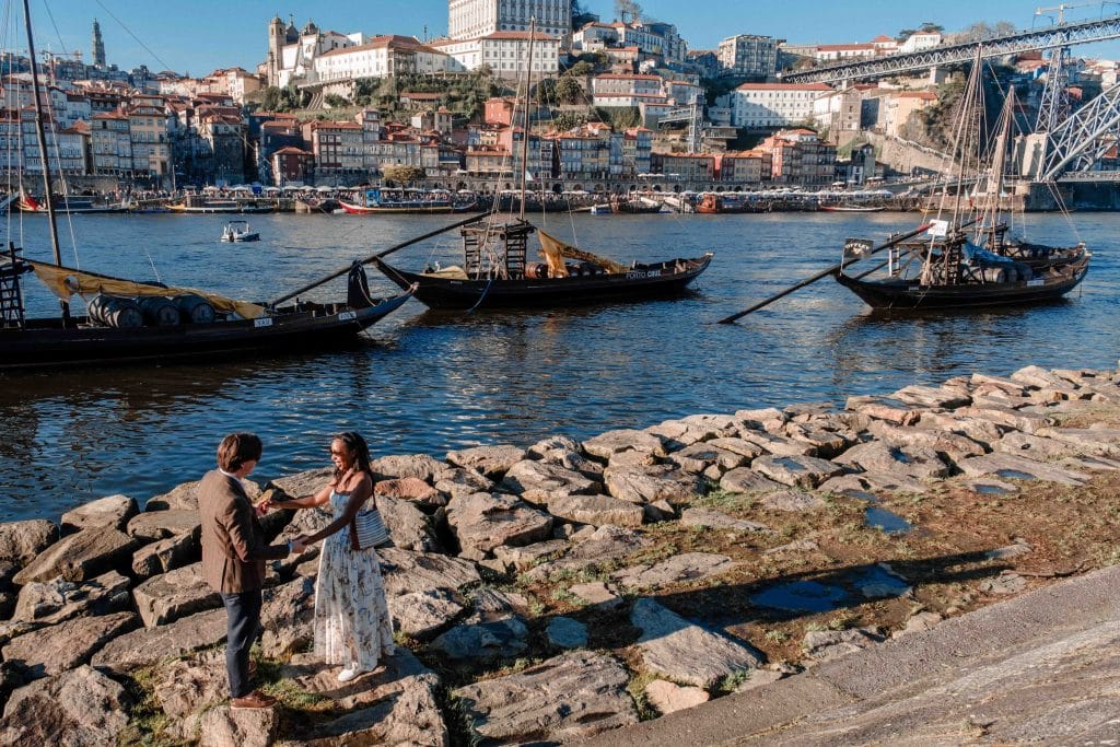 Proposal photography of a couple by the Douro river Porto
